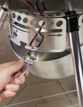 Asador de carbón Weber